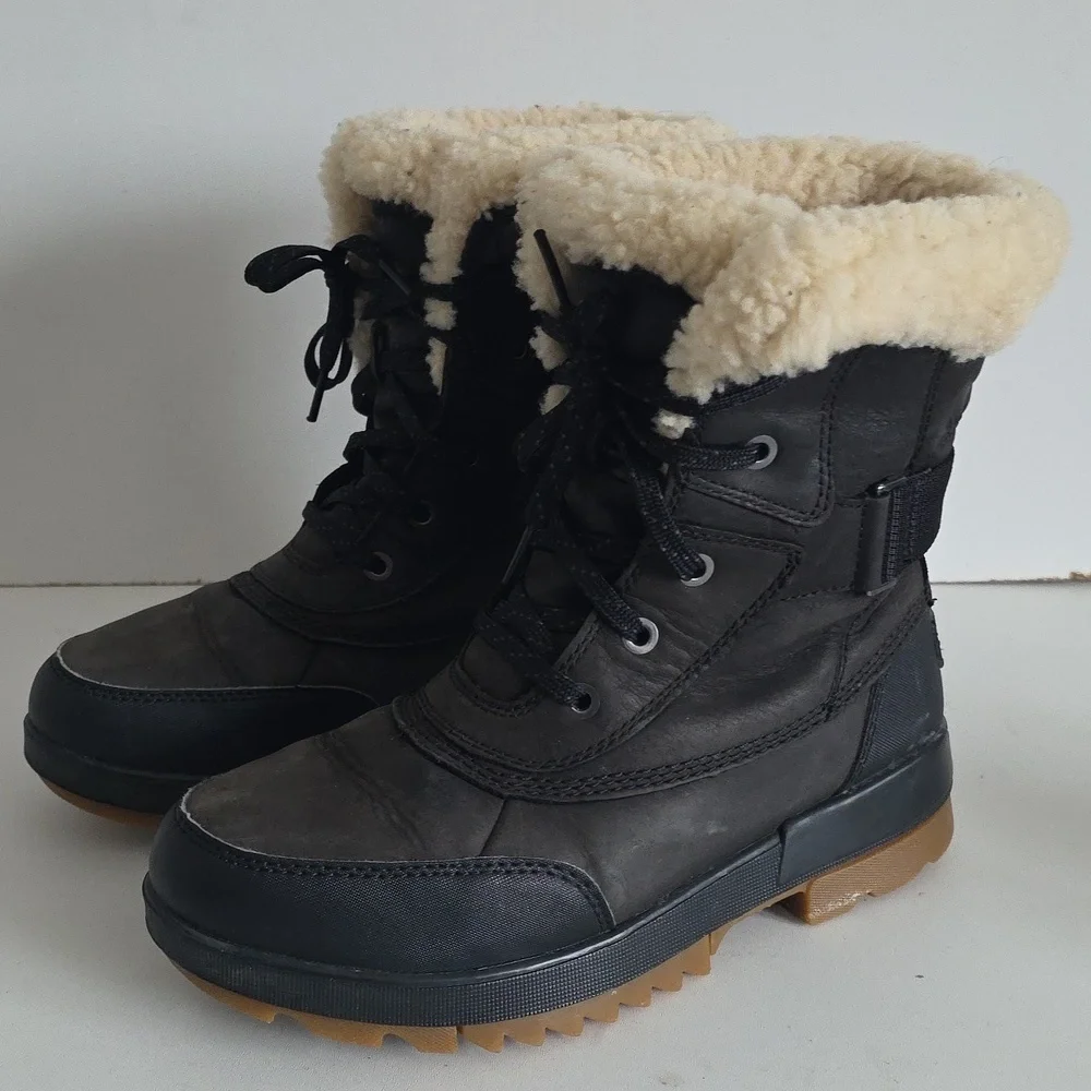 SOREL | Tivoli IV Parc waterproof boots in black with a shearling collar Sz 7
